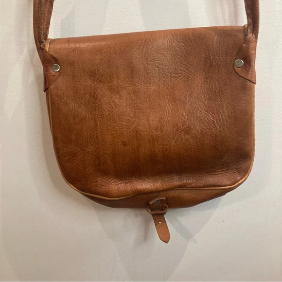 SADDLE Shaped Hand Crafted Leather Adjustable Strap Buckle Closure Purse Bag - Picture 7 of 14